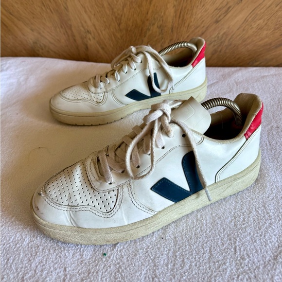 Veja Other - VEJA
V-10 Rubber-Trimmed Leather Sneakers Size 8